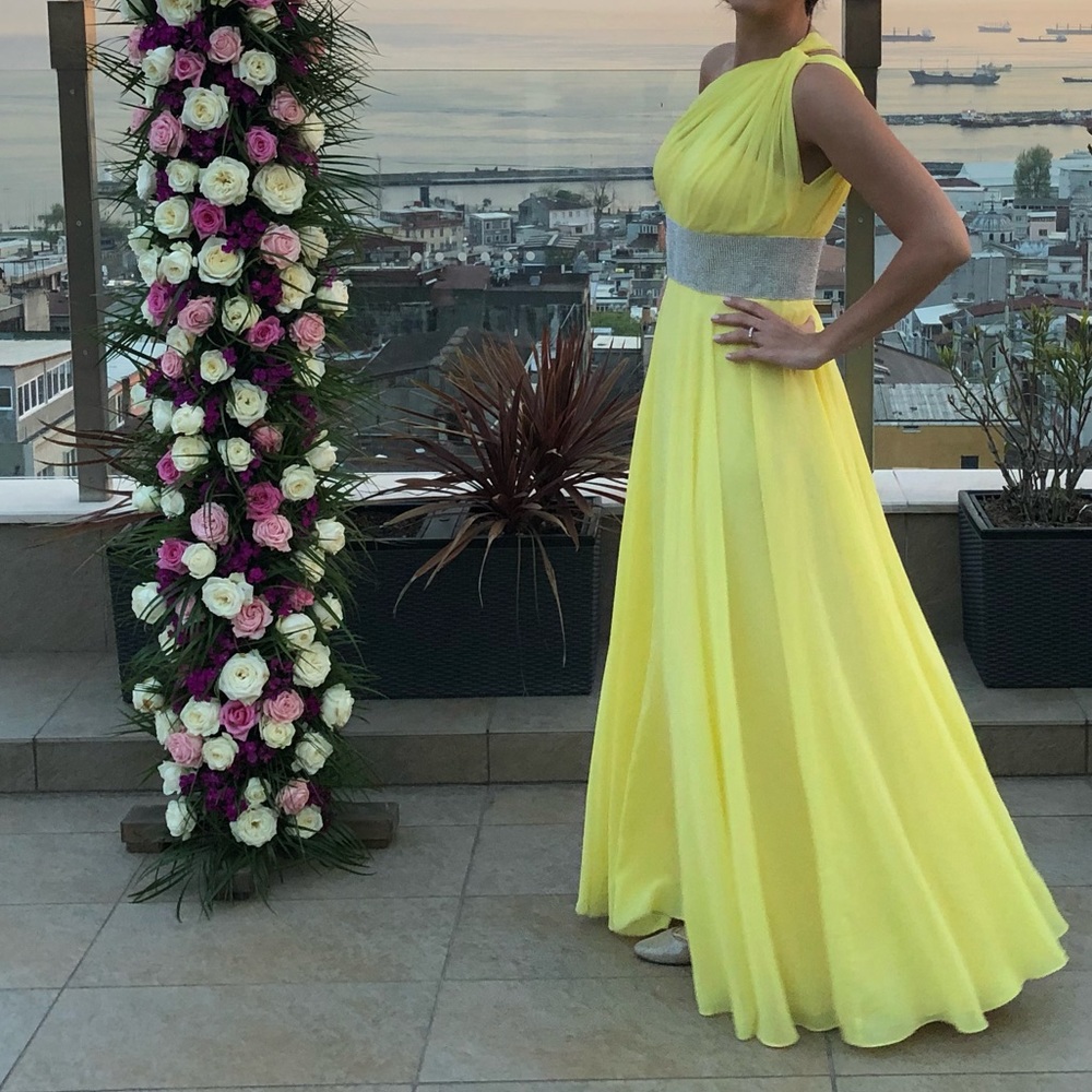 Princess One-Shoulder floor-length chiffon dress